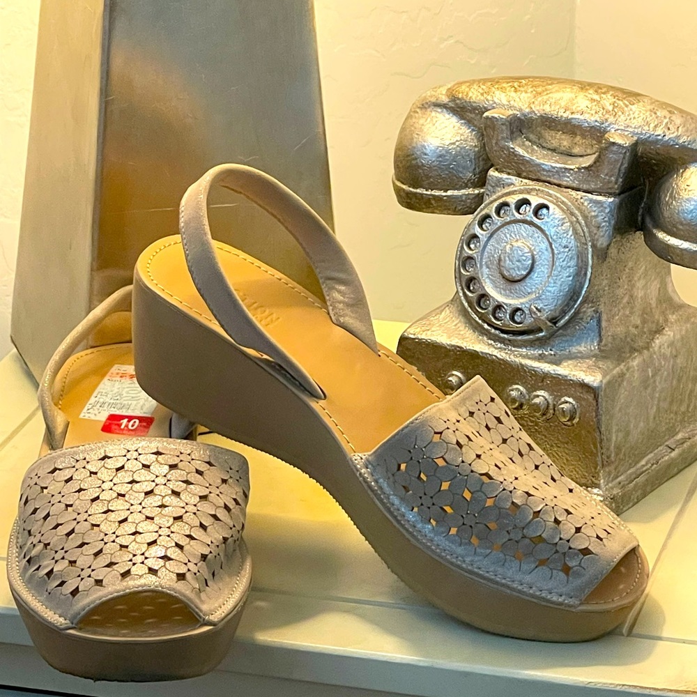 Kenneth Cole Sandals